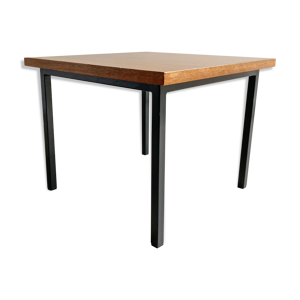 table d’appoint carrée