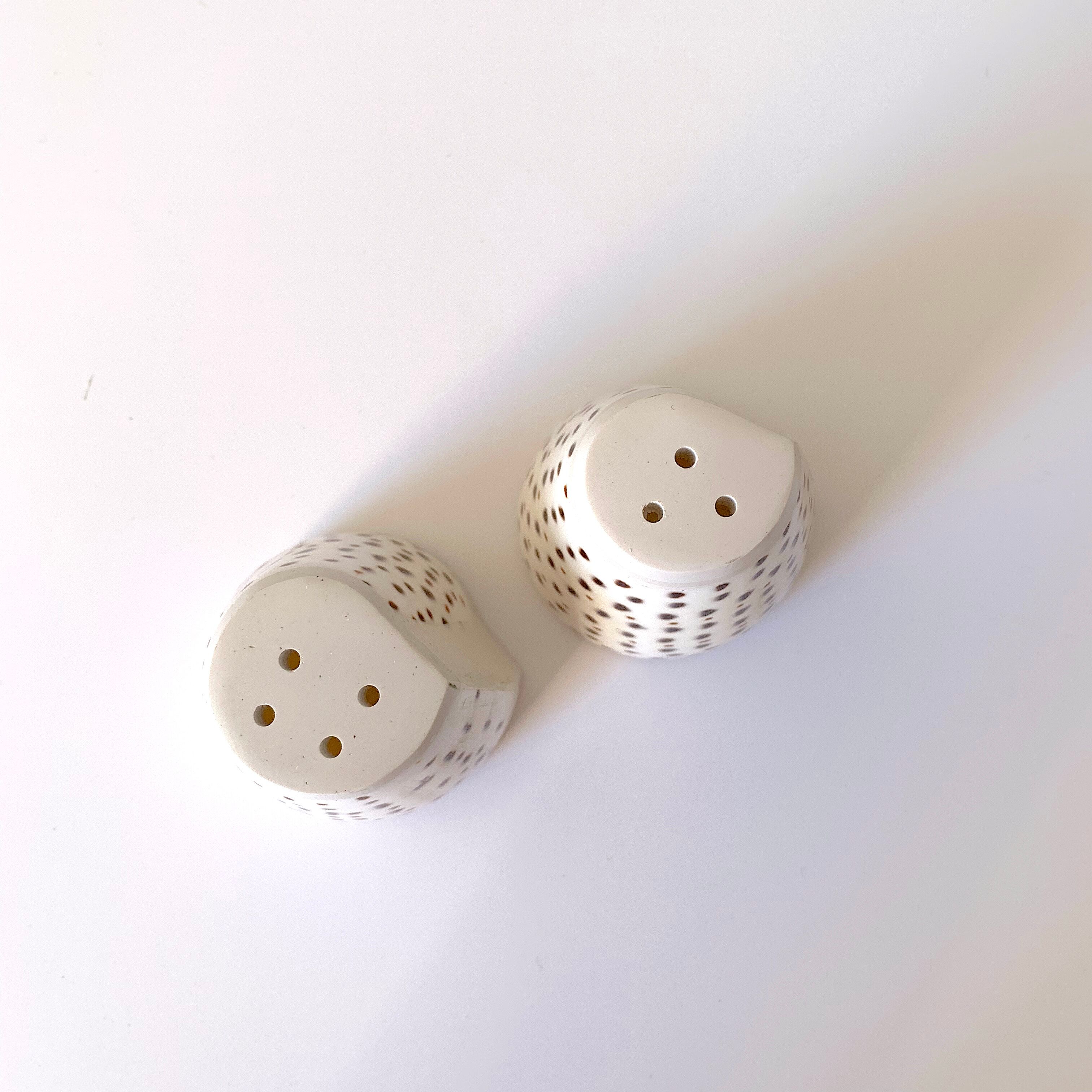 Salière poivrière en coquillage vintage