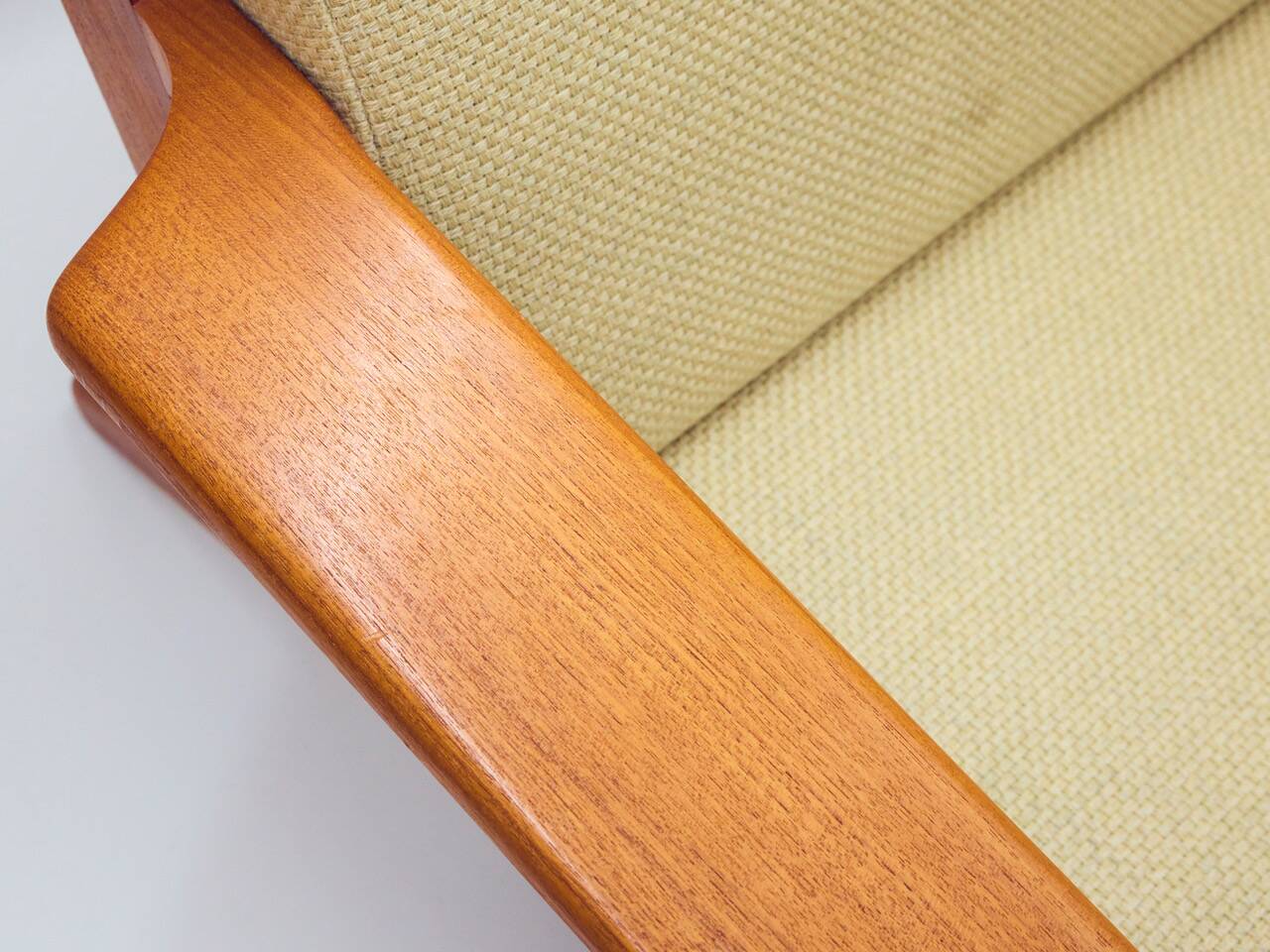 3 seater sofa by Hans Wegner for Getama, modell GE 290 in teak