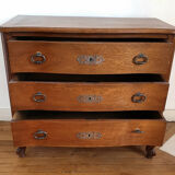 Light oak chest of drawers has 3 drawers