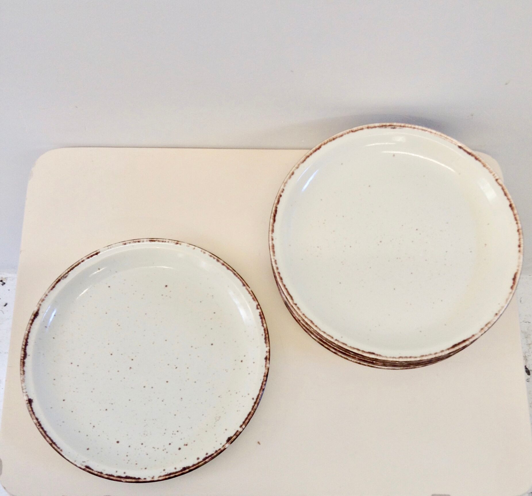 Faience plates of Gien