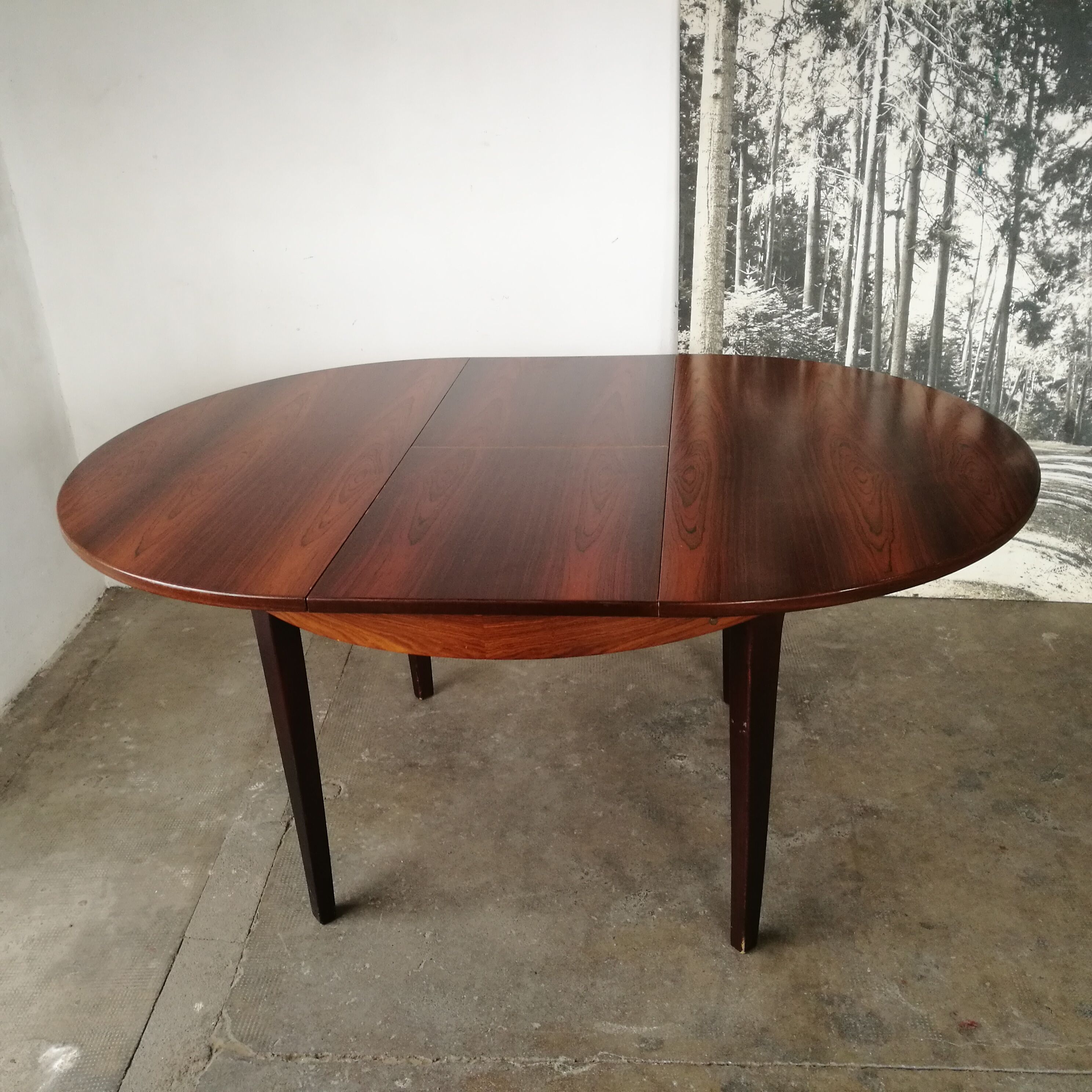 Round table, rosewood extendable, butterfly extension