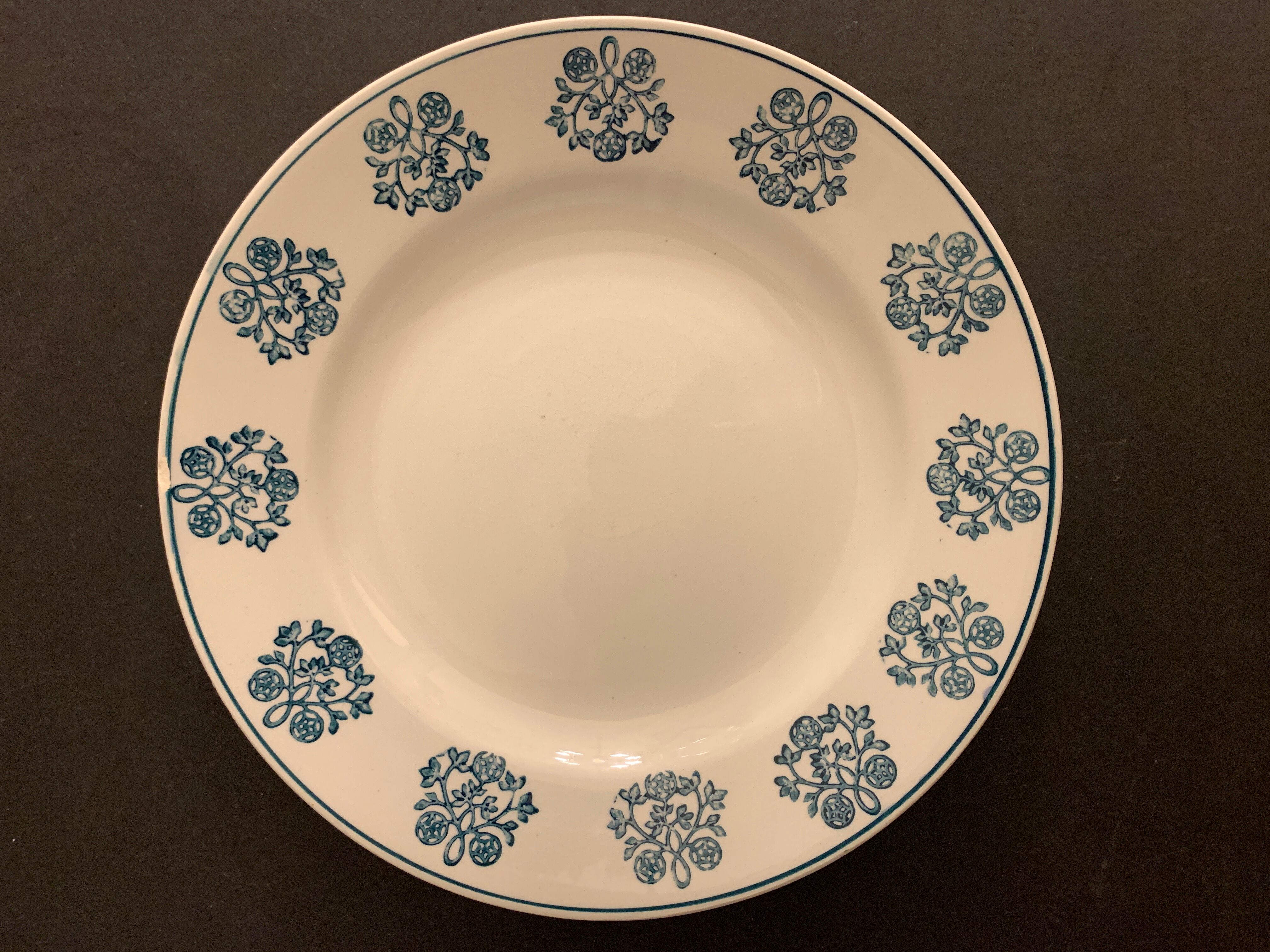9 flat plates in old earthenware, Sarreguemines and Digoin, model René