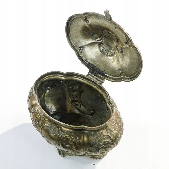 R8E Albert Kohler - elliptical sugar bowl in rococo style