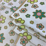 Vintage rectangular tablecloth & 8 towels