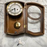 Horloge à pendule ancienne Gewes en bois