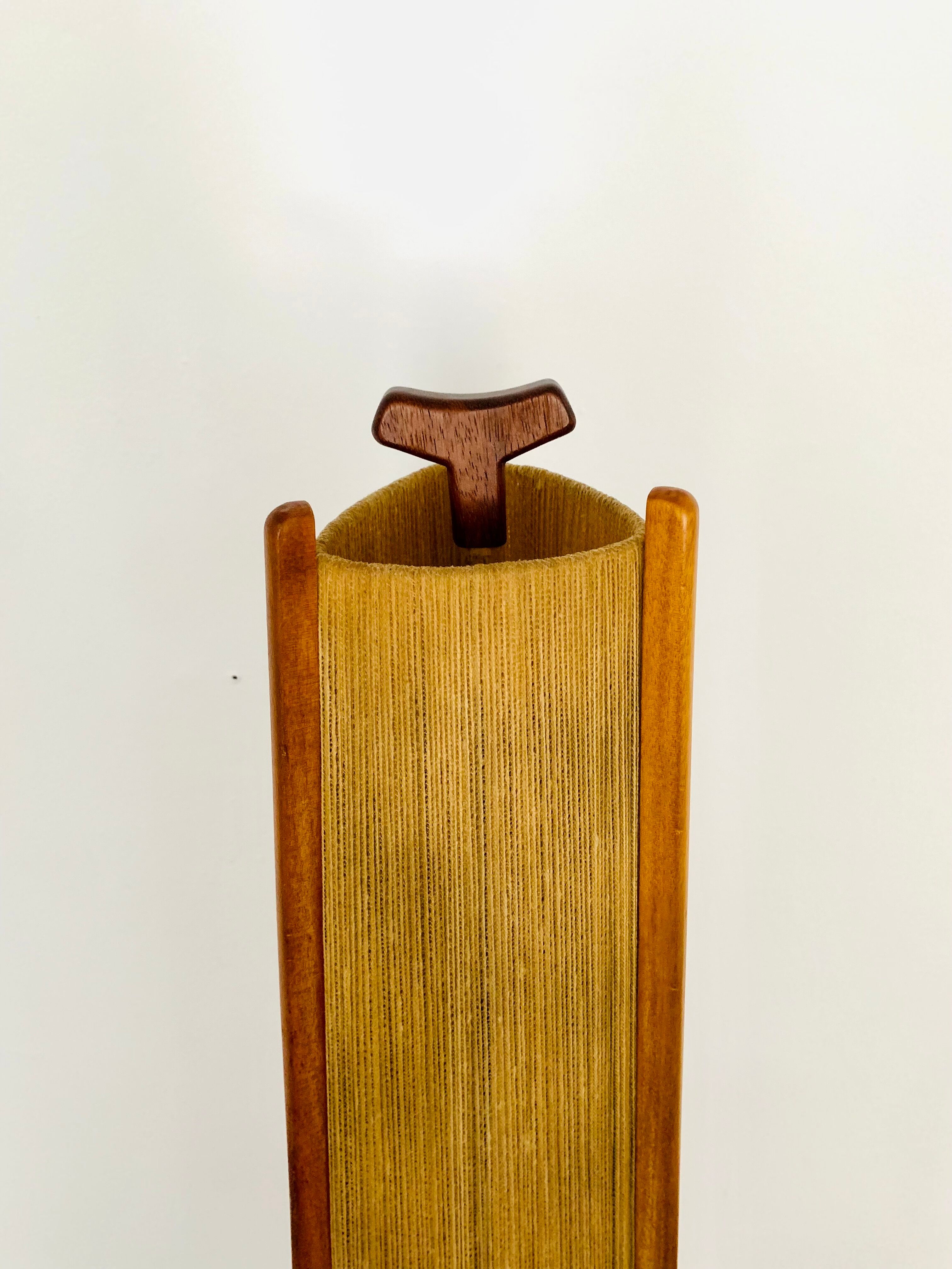 Lampe de sol en sisal et teck par Temde