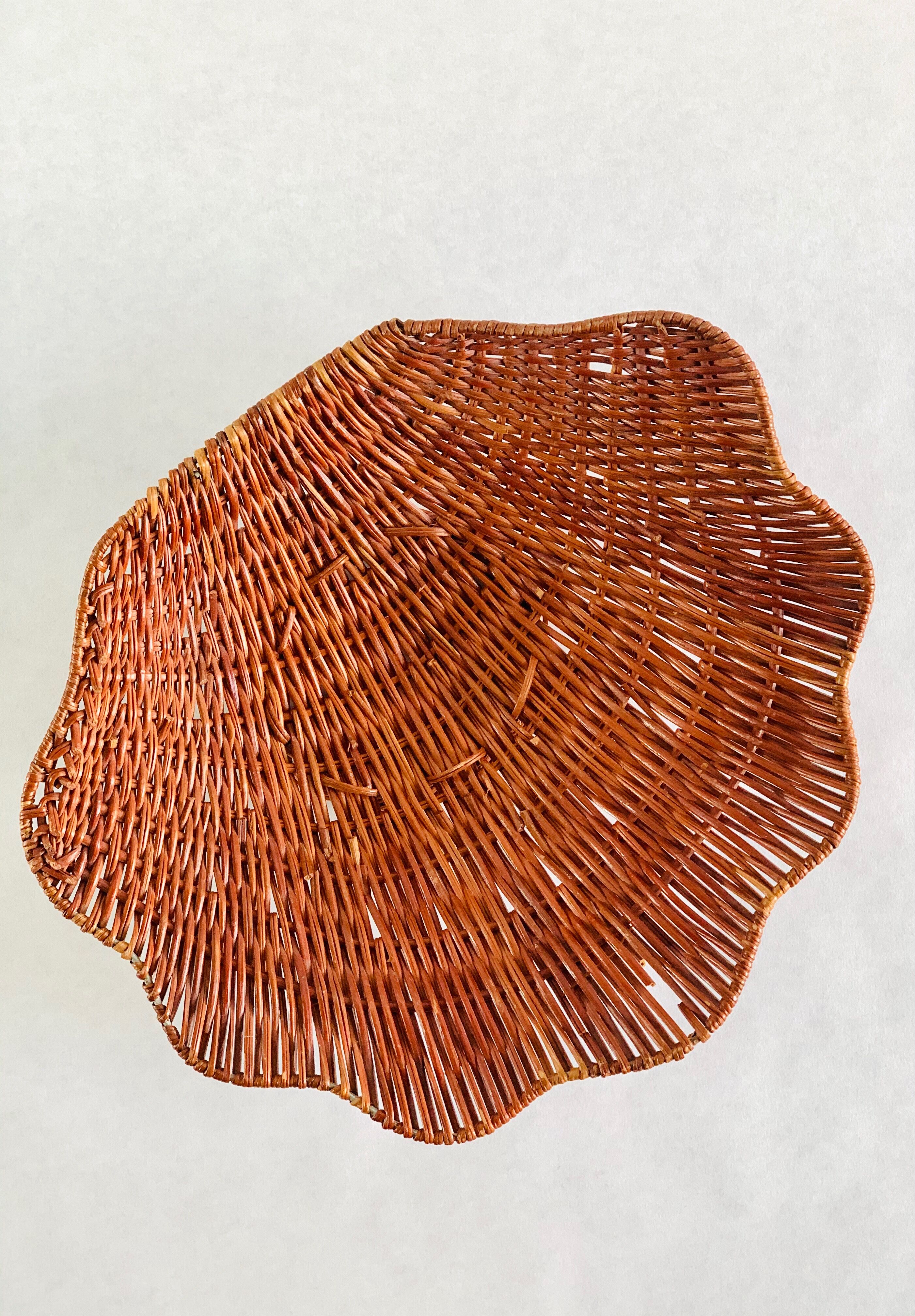 Shell-shaped wicker basket