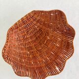 Shell-shaped wicker basket