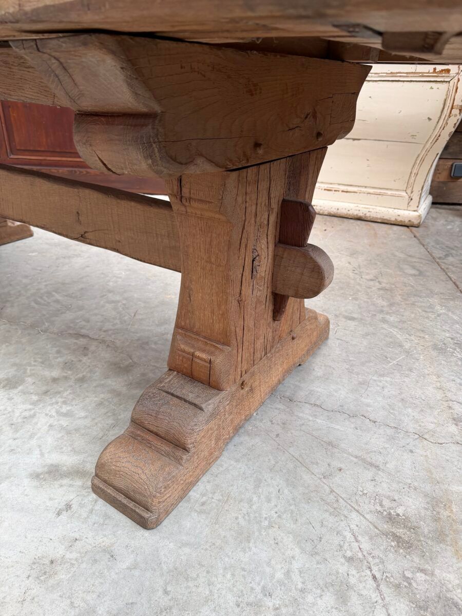 Table de type monastère en chêne