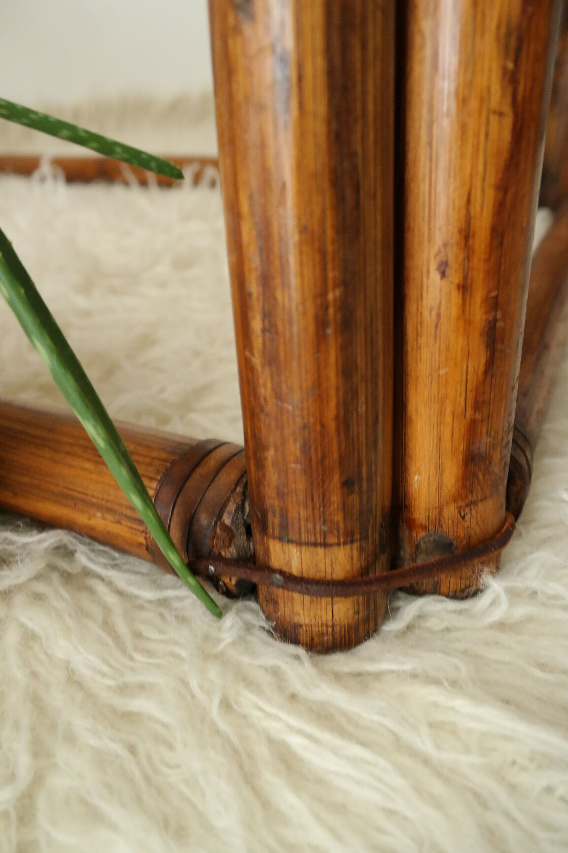 Table basse en bambou et verre fumé vintage