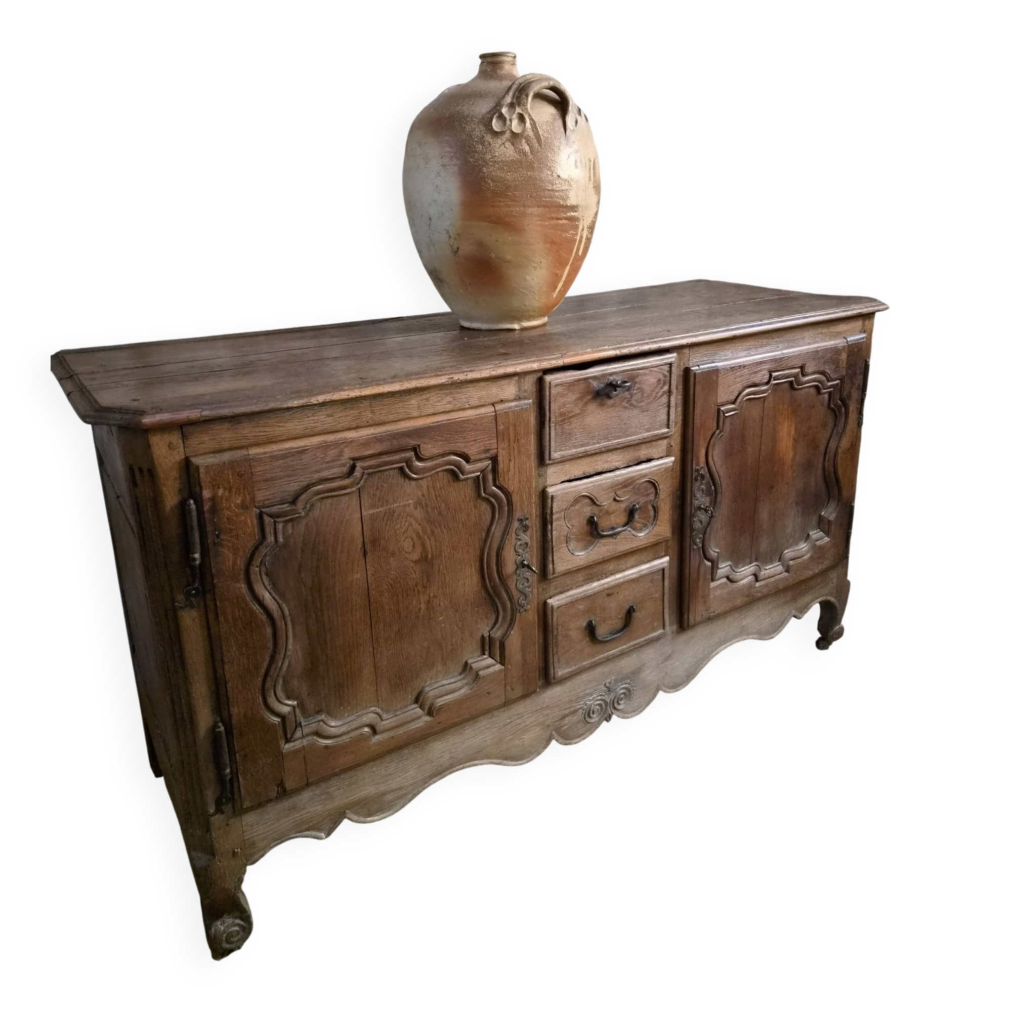 Grand oak buffet from the 18th century, Auvergne