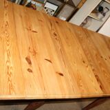 Solid pine stretch table