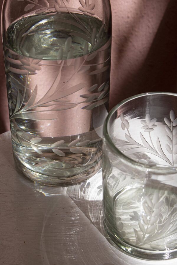 Carafe et verre en verre soufflé et gravé
