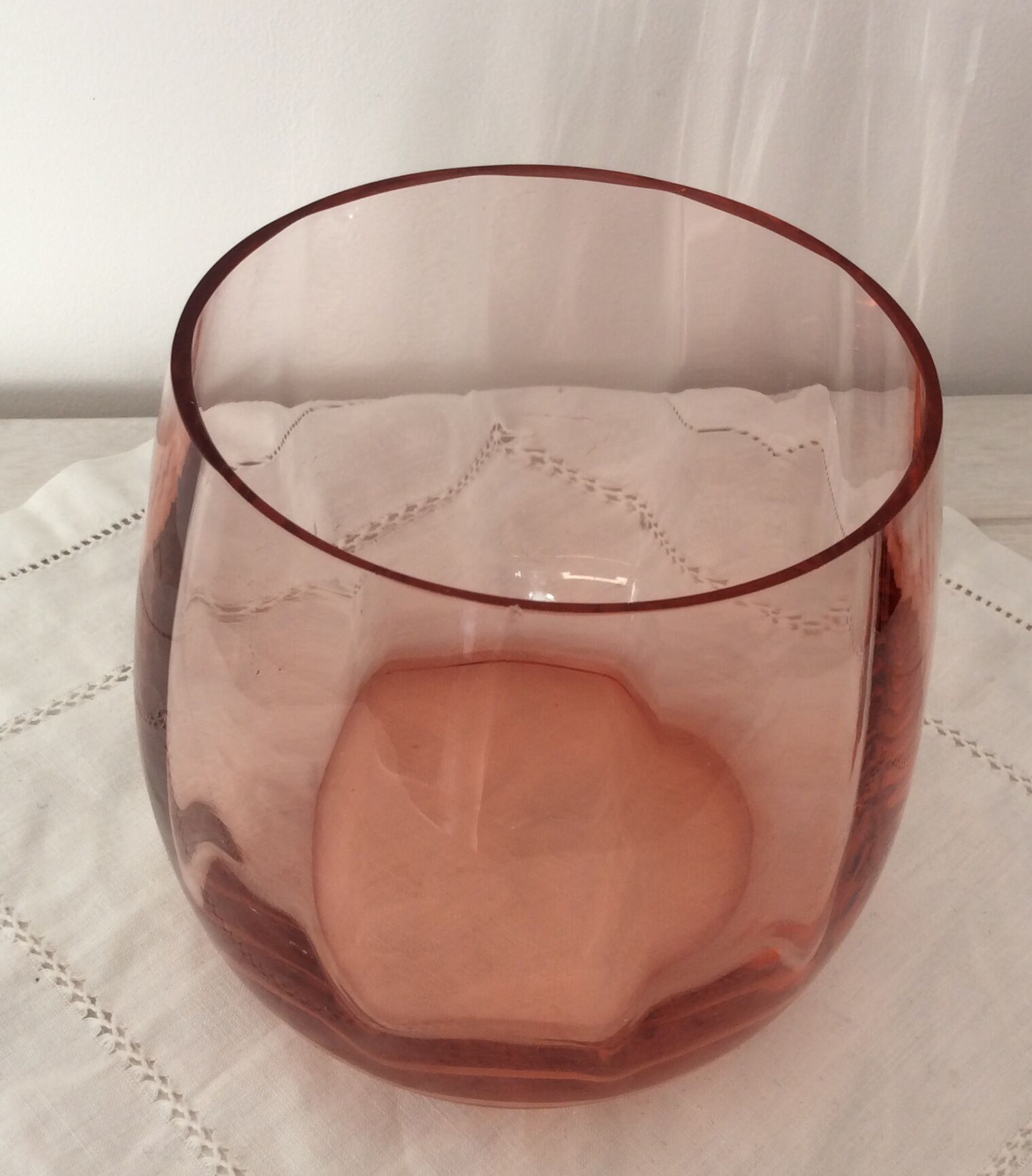 Rounded vase salmon pink glass - vintage