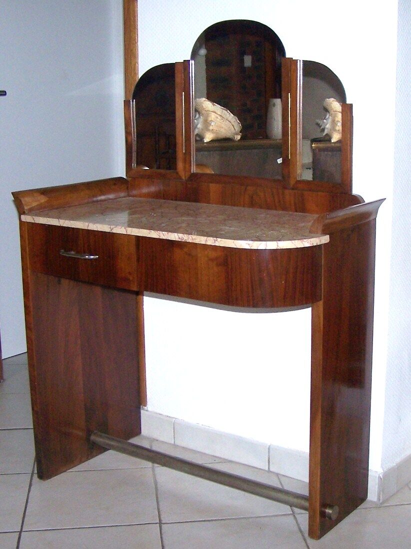 Era hairdresser art deco