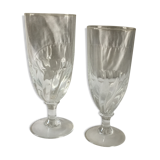 Service of water and wine glasses