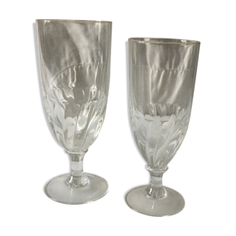 Service of water and wine glasses