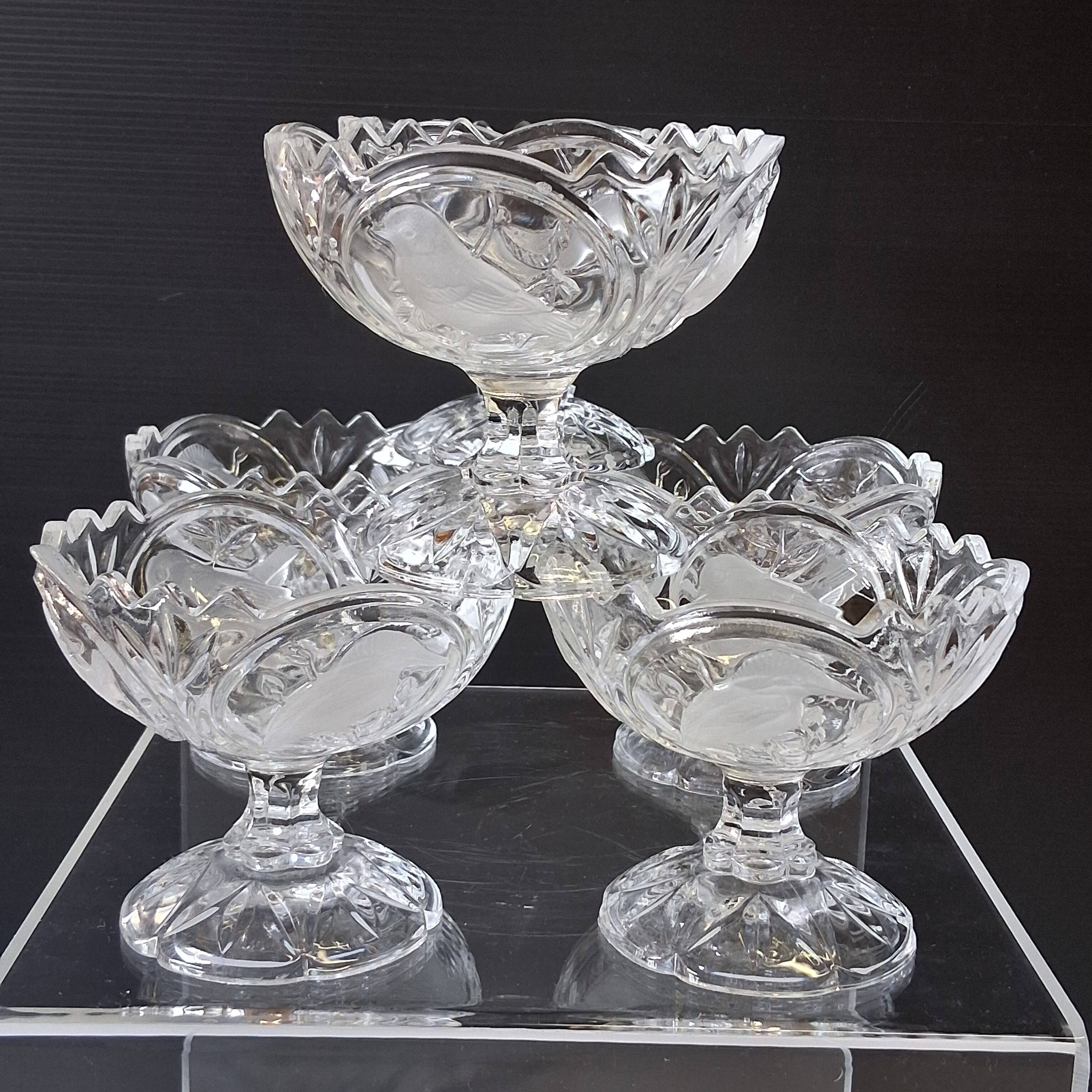 6 glass ice cream bowls in very good condition