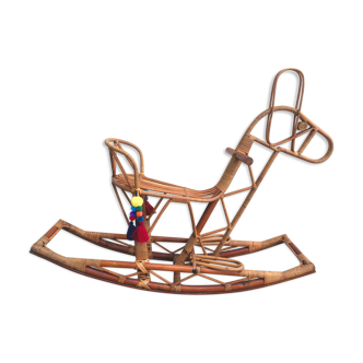 Cheval à bascule en rotin