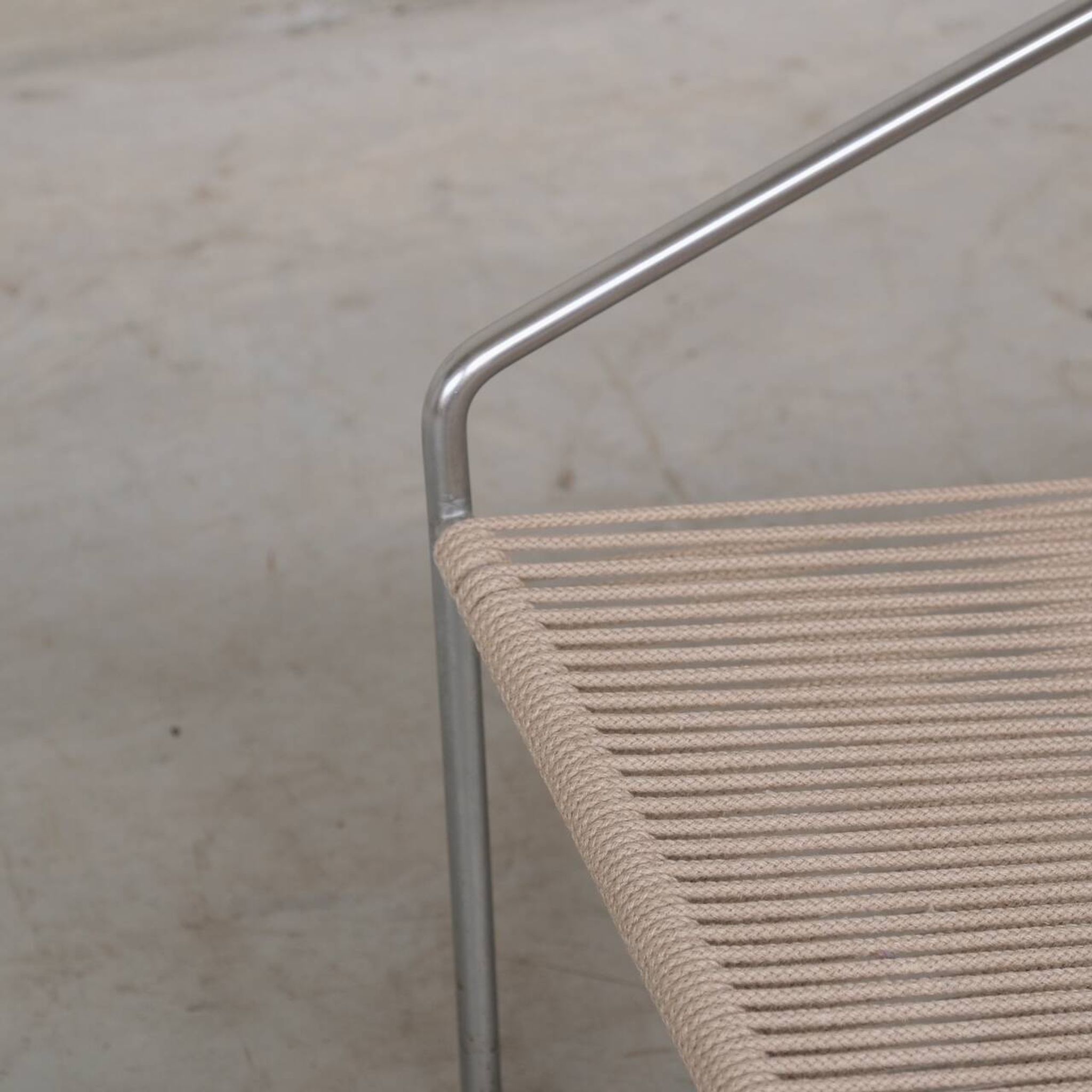 Paire de fauteuils en acier danois du milieu du siècle par Henning Flok