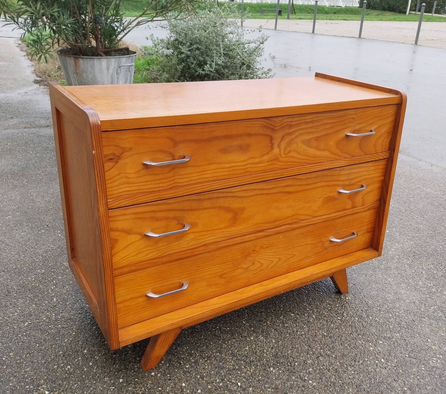 Compass feet chest of drawers