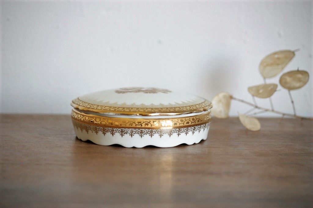 Porcelain jewelry box