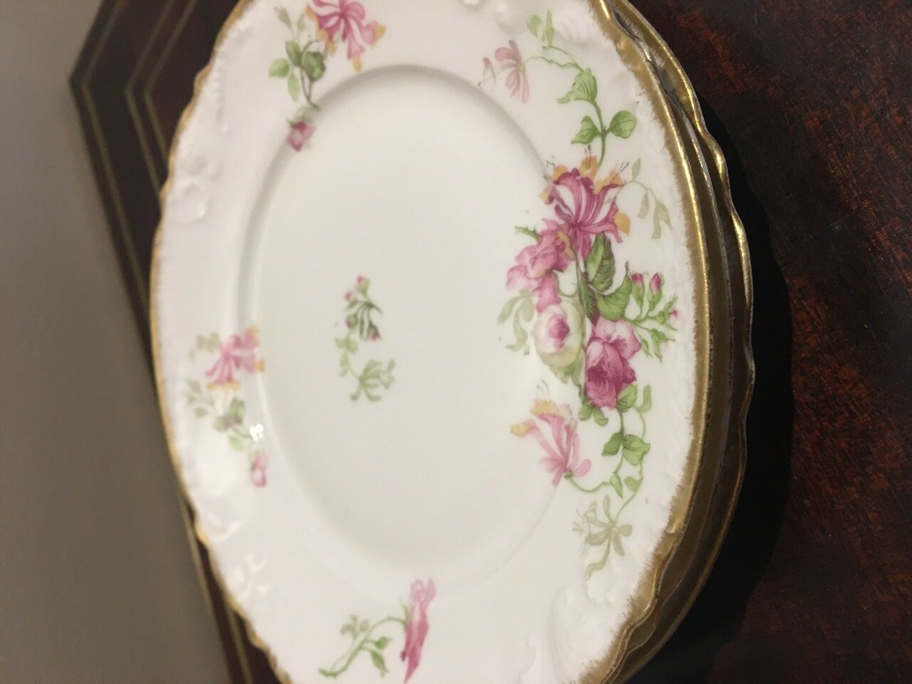 4 porcelain entremet plates