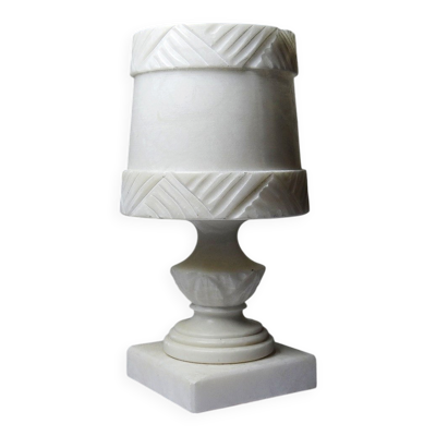 Lampe veilleuse en albâtre blanc sculpté, style classique, vers 1950-1970