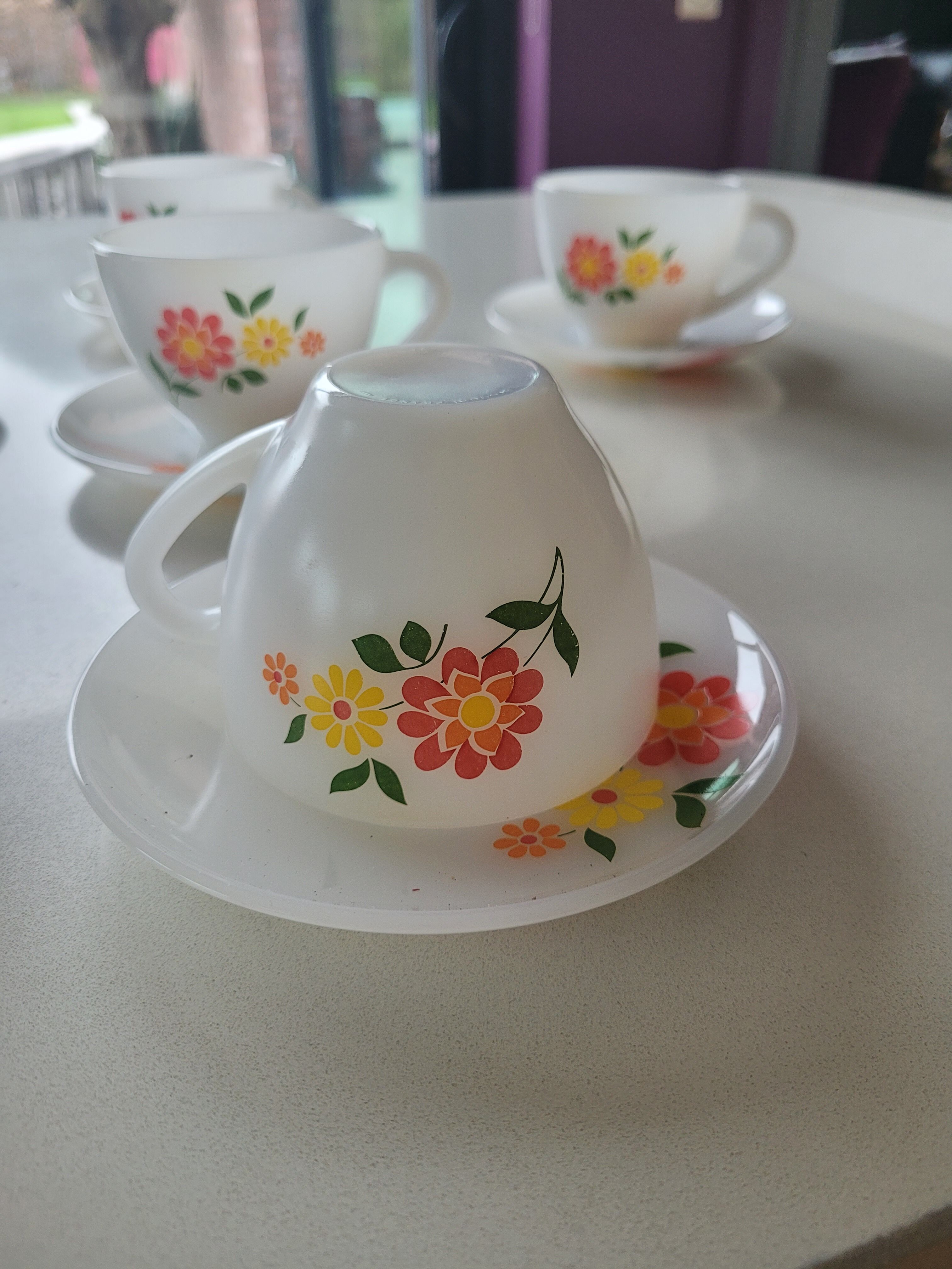 6 cups and 8 Arcopal sub-cups