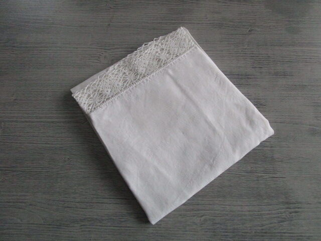Old pillowcase embroidered in cotton :70x77cm