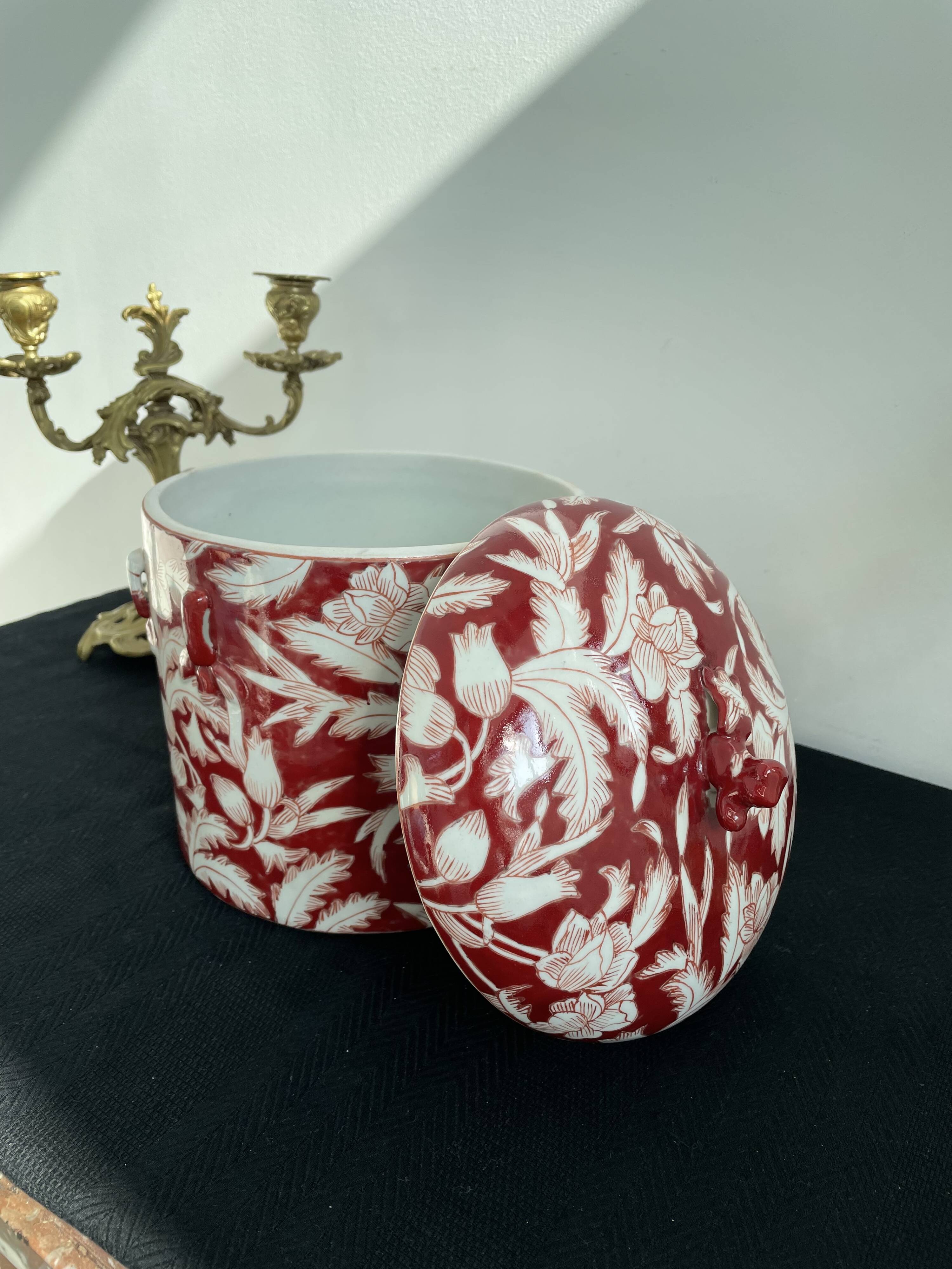 Chinese pot-cover - red - Chinese decoration of plants and flowers - China