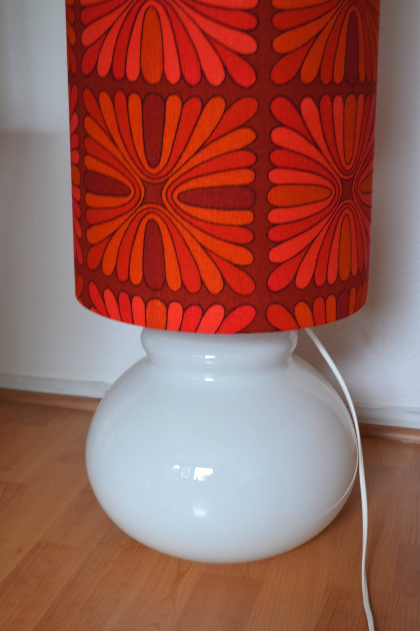 Pausa floor lamp - white opaline and vintage fabric 70's