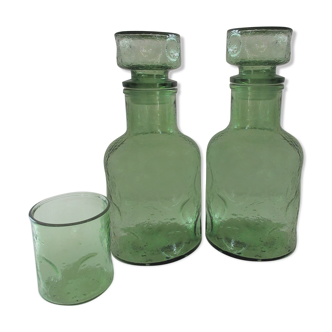 Paire de carafes et verre verts