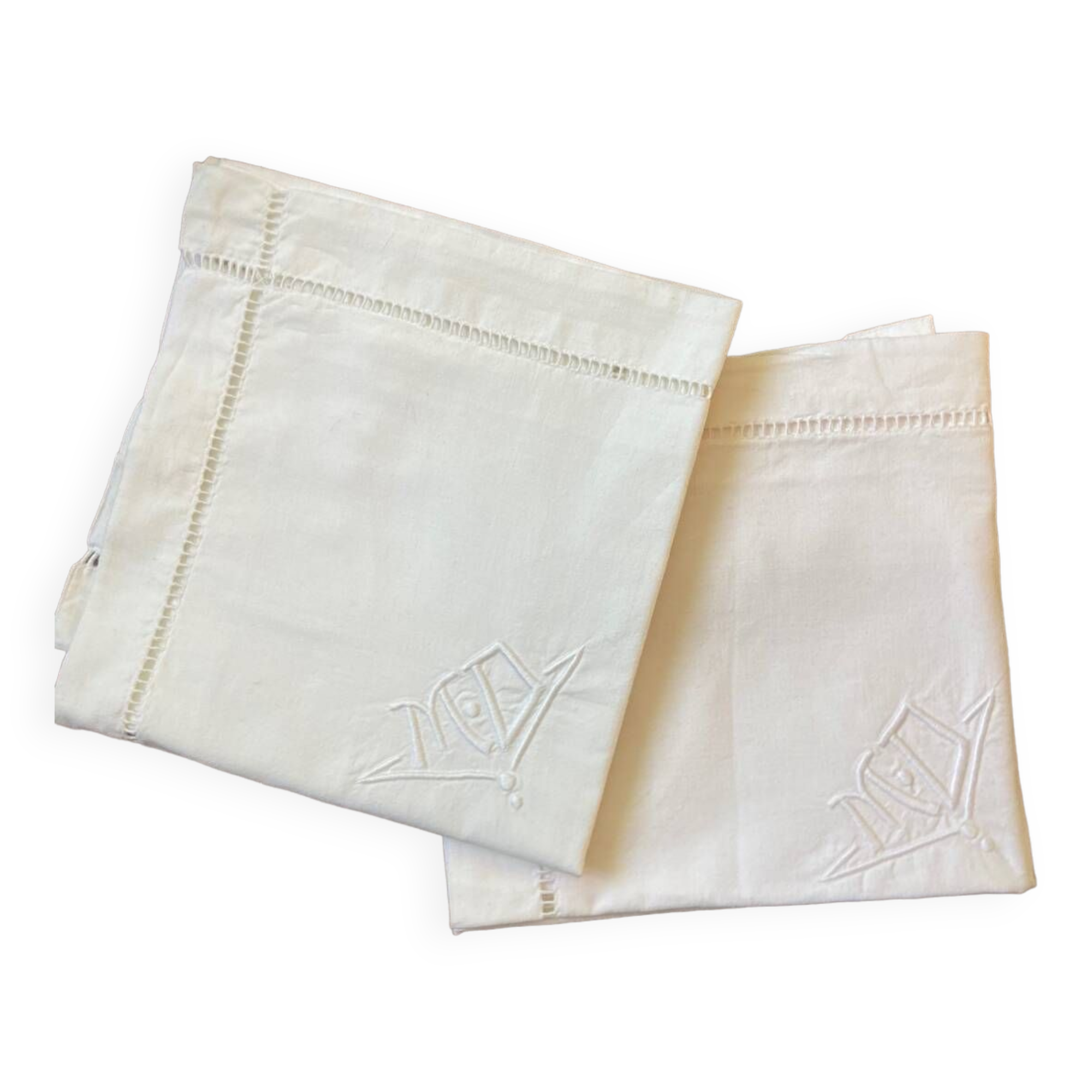 2 pillowcases embroidered “MD” monogram with Venice day