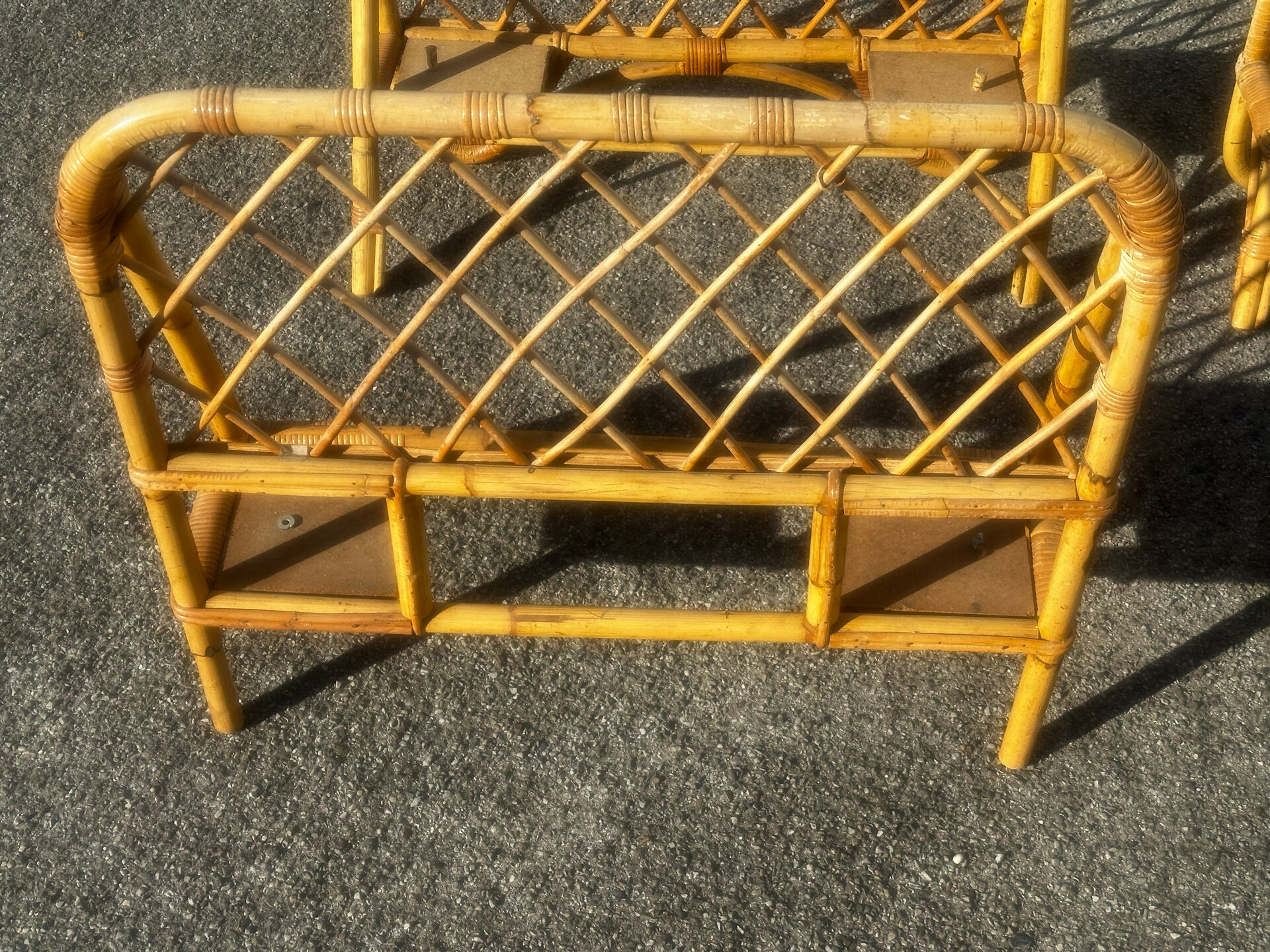 Pair of vintage single beds in rattan, 1970s.