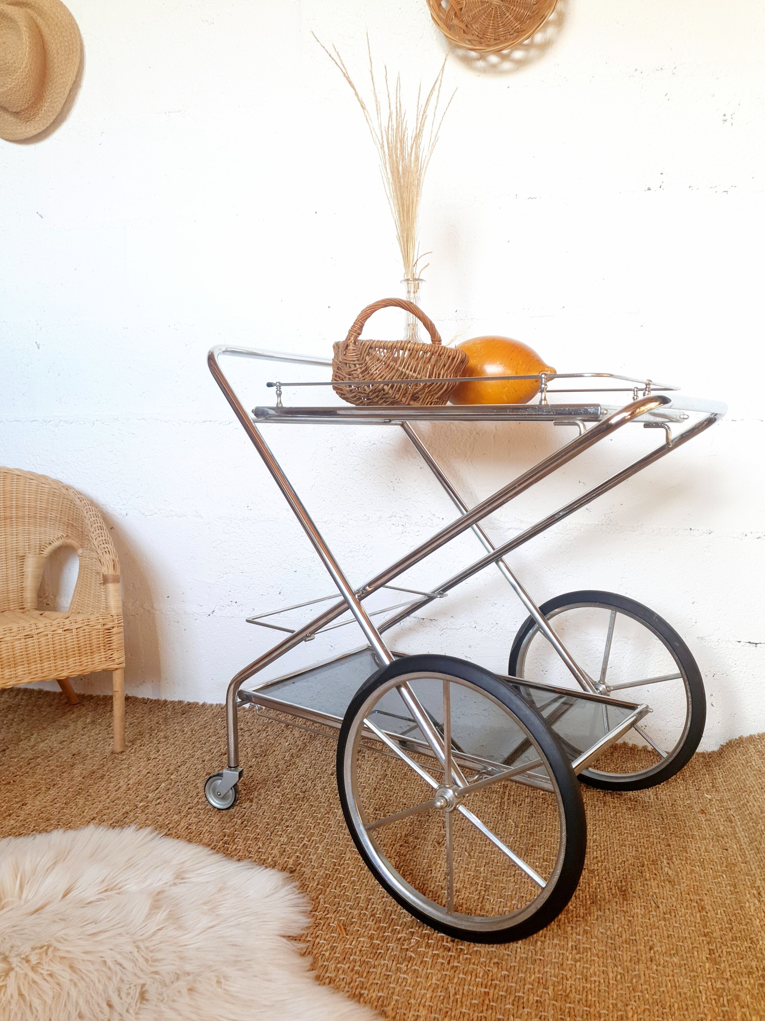 Rolling dessert / chrome bar and smoked glass