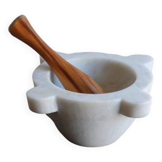 White marble mortar