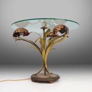 Table basse de style Hollywood Regency avec éclairage et fleurs en laiton, France