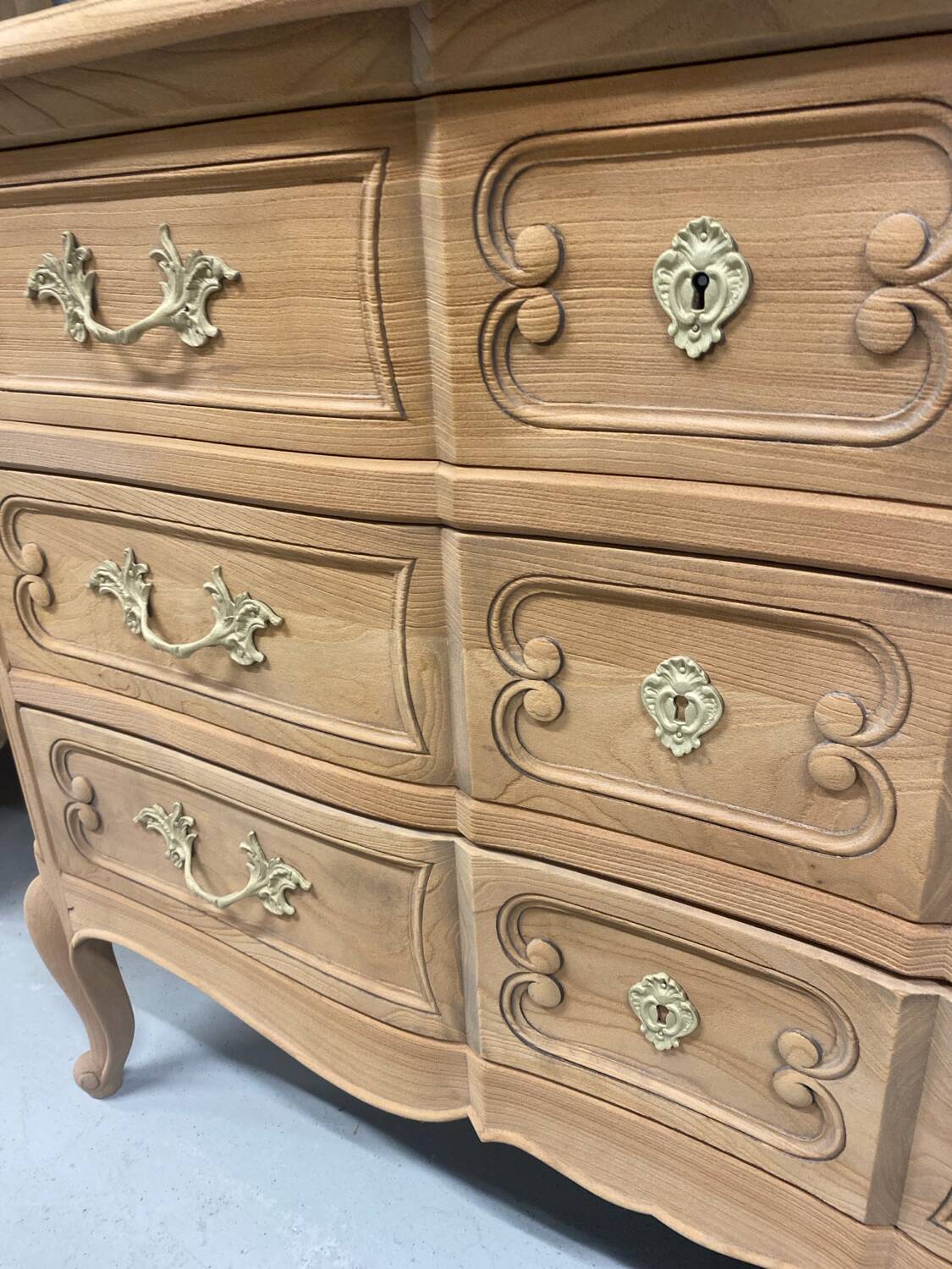 Commode Louis XV en bois brut