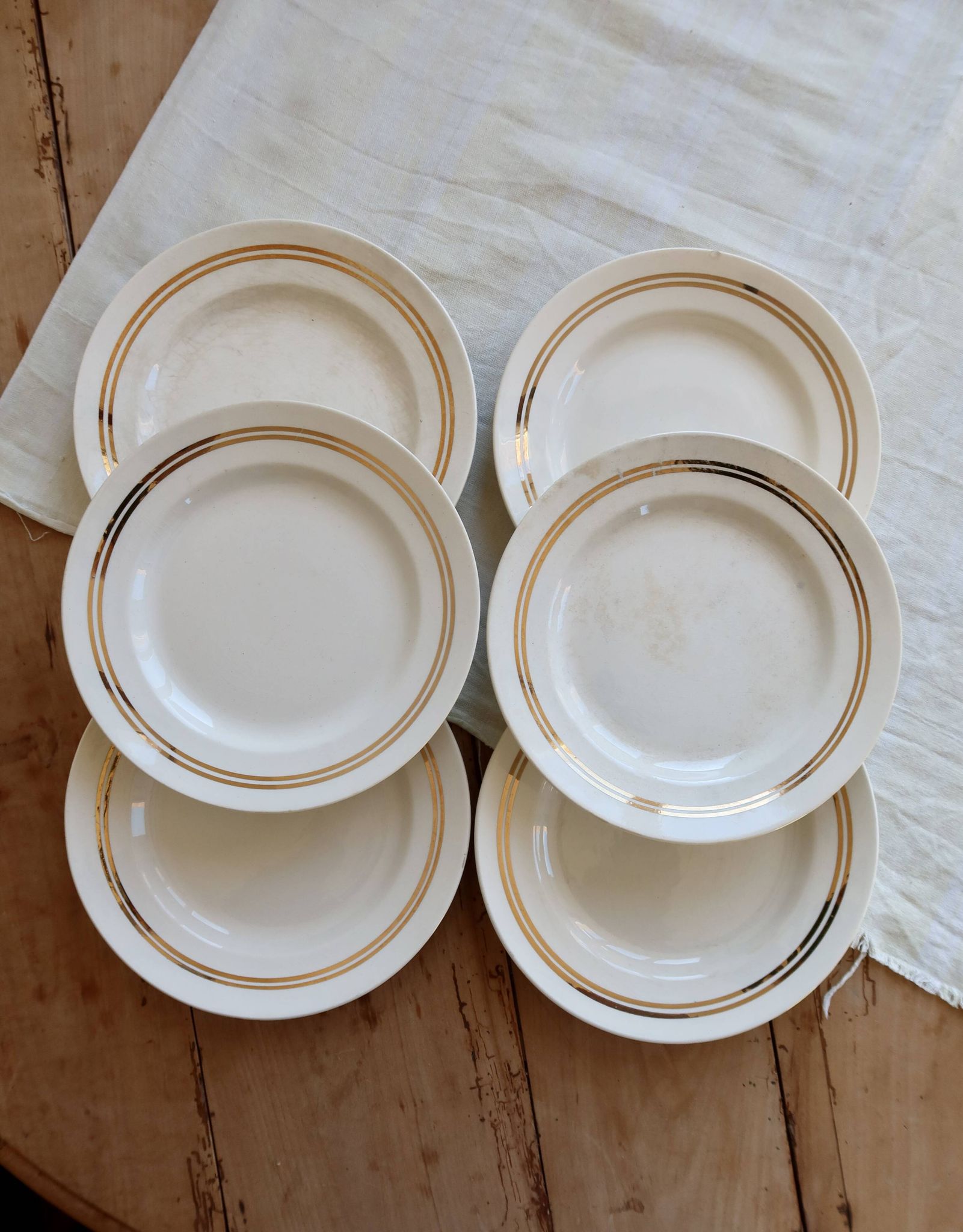 6 plates vintage faïence ivoire liserées dorés