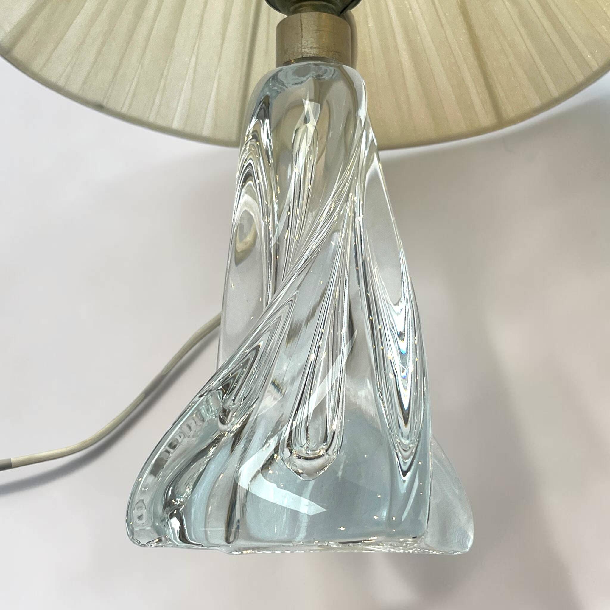 Vintage lamp with twisted crystal base from the 1960s and a white ribbon pagoda shade.