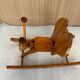 Chaise sauterelle en bois à bascule vintage