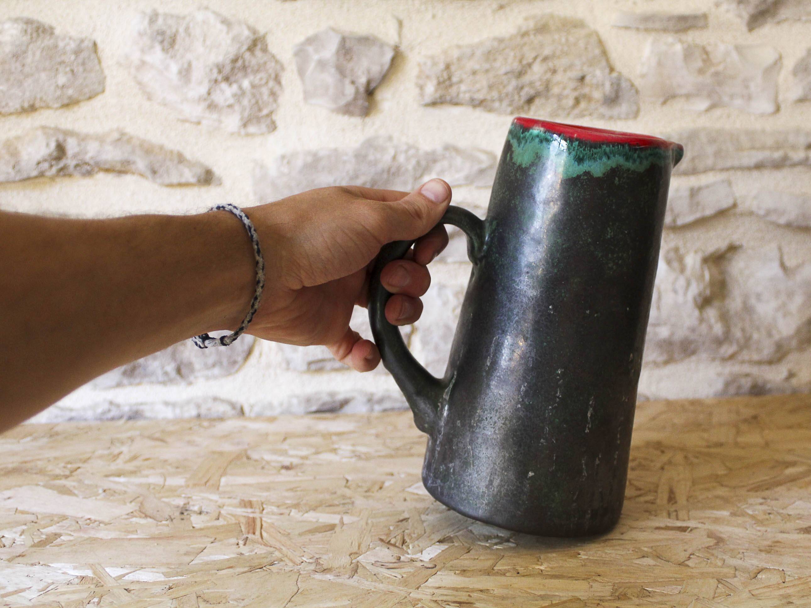 Pichet en céramique émaillé