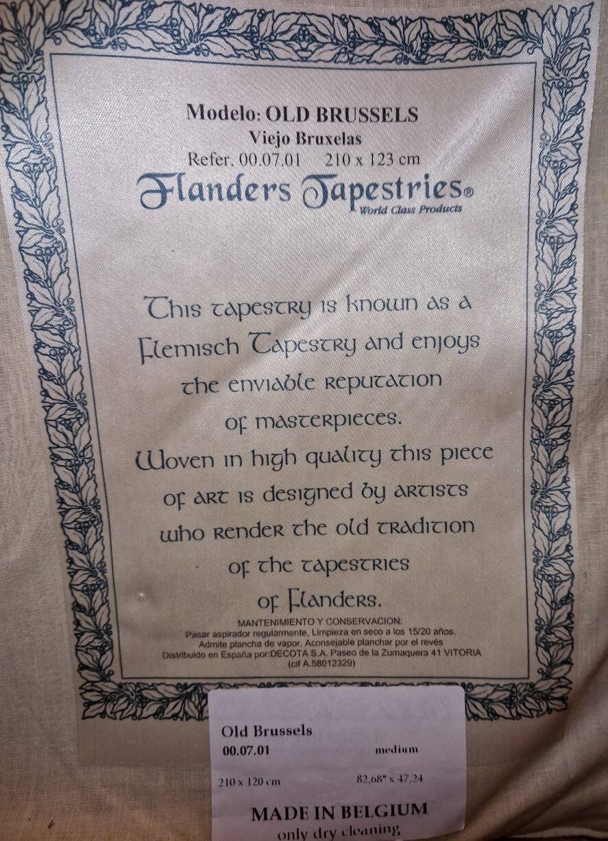 Grande tapisserie murale “Old Brussels” – 210 × 123 cm