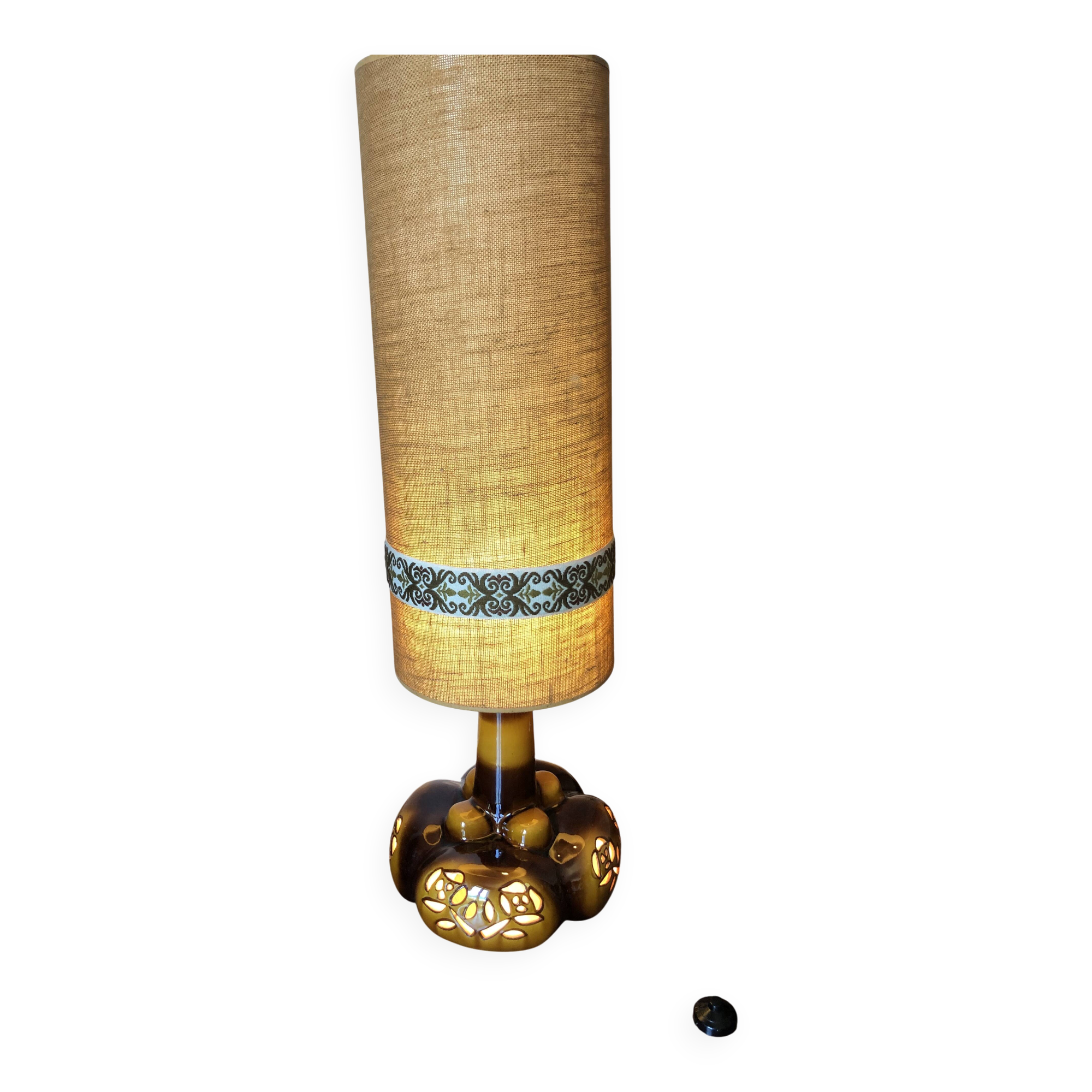 Large vintage ceramic table lamp with rose pattern.