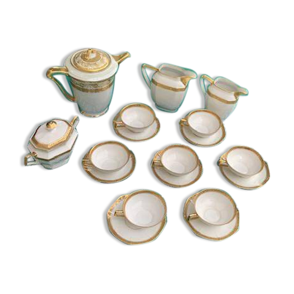 Service à café composé de 18 pièces, en porcelaine blanche et décor à l'or