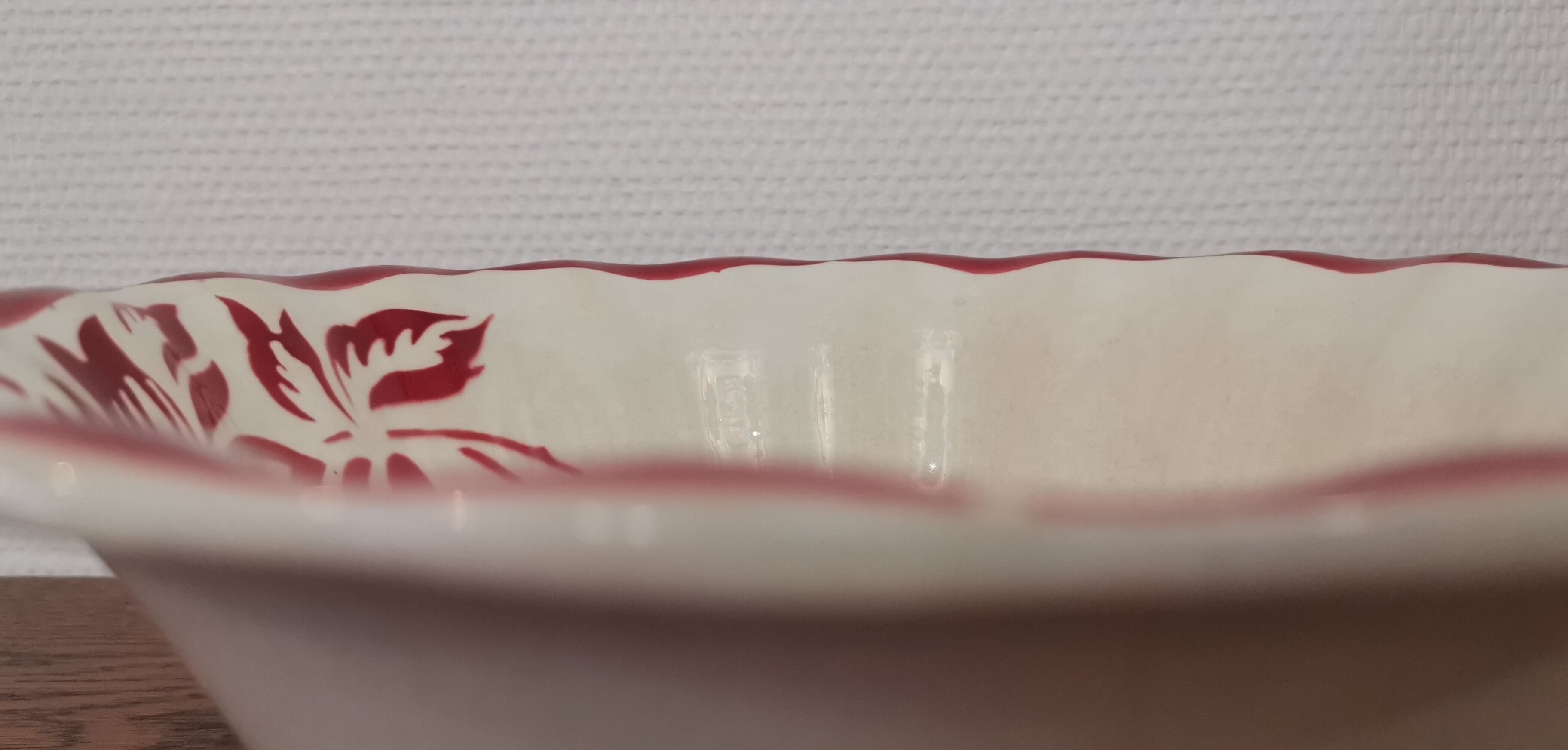 Old Digoin Sarreguemines salad bowl in red and white porcelain N°9545
