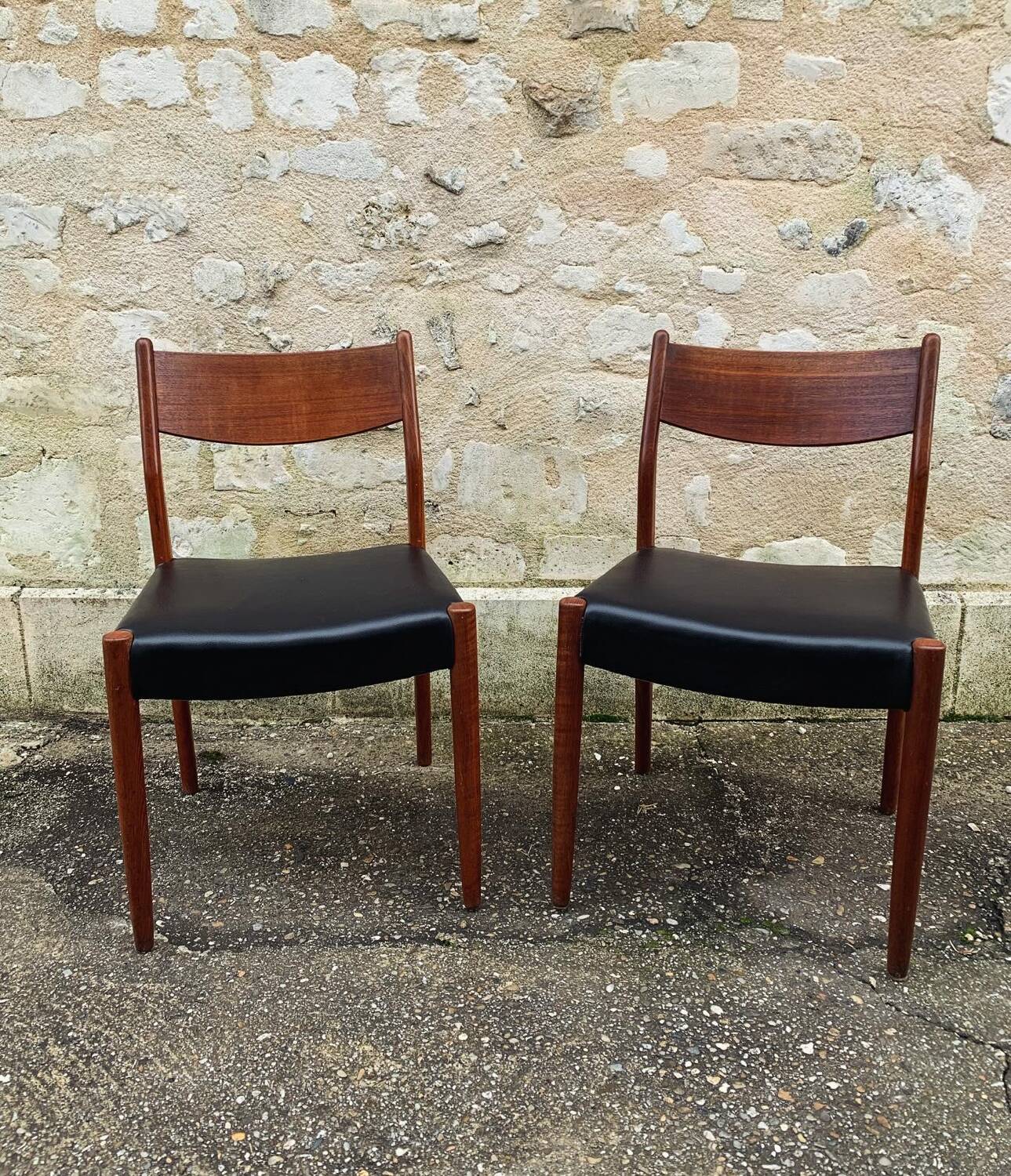 Vintage Scandinavian chairs in wood and leatherette restored