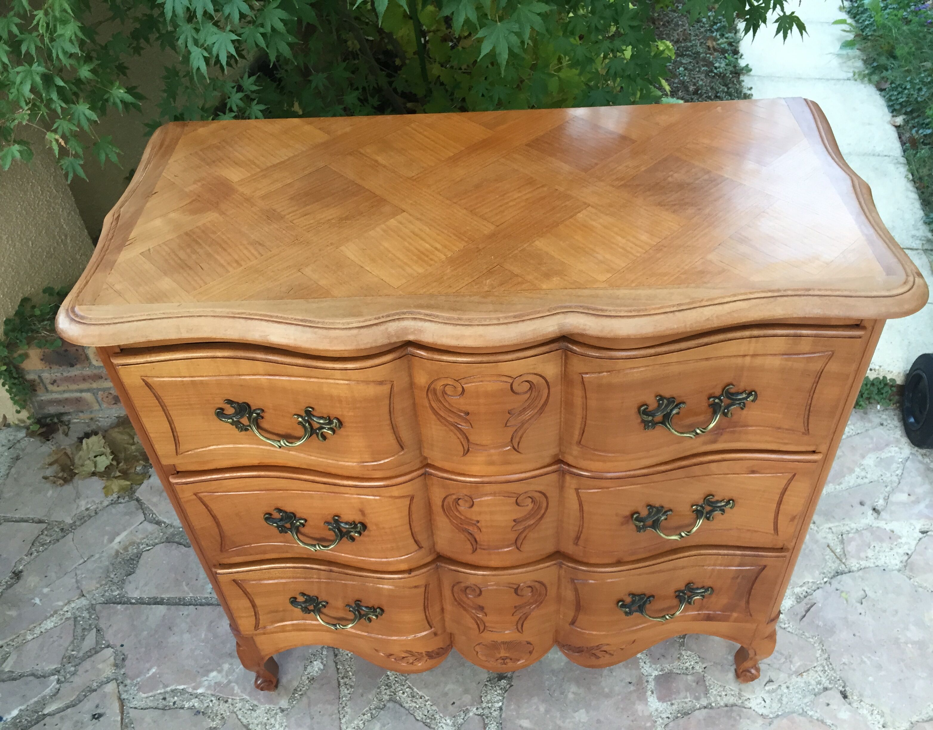 Commode arbalète